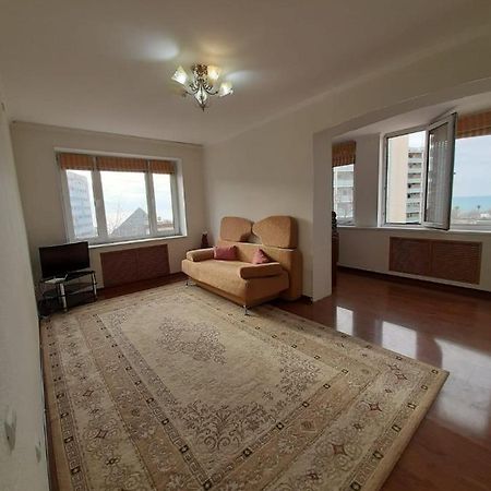 Flat at the seafront Apartment Aktau  Ngoại thất bức ảnh